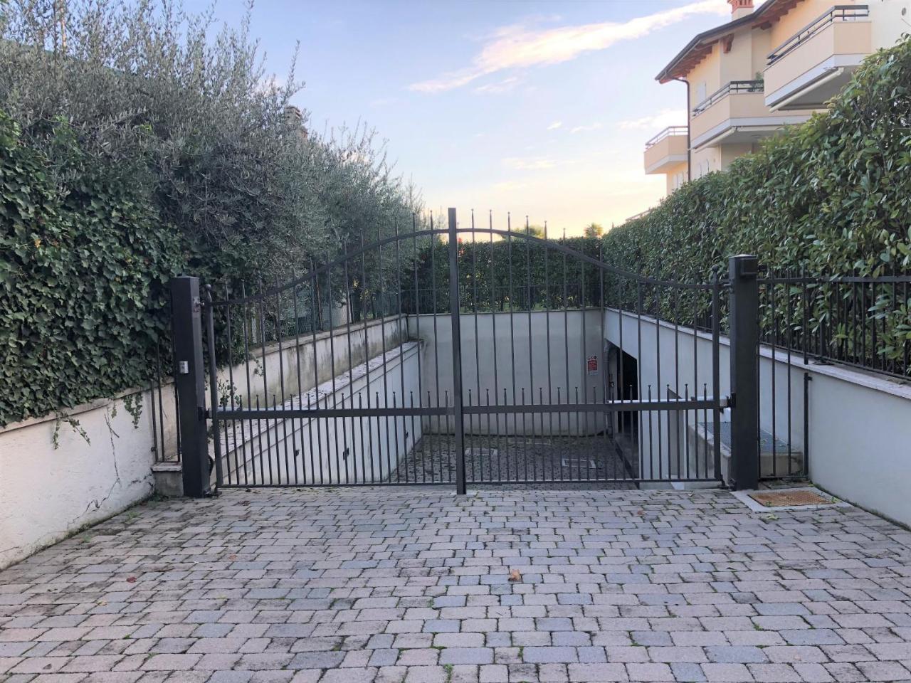Desenzanoloft Official Partner Marriott Homes & Villas - Bea House, Sirmione With Private Garden And Share Pool Bagian luar foto