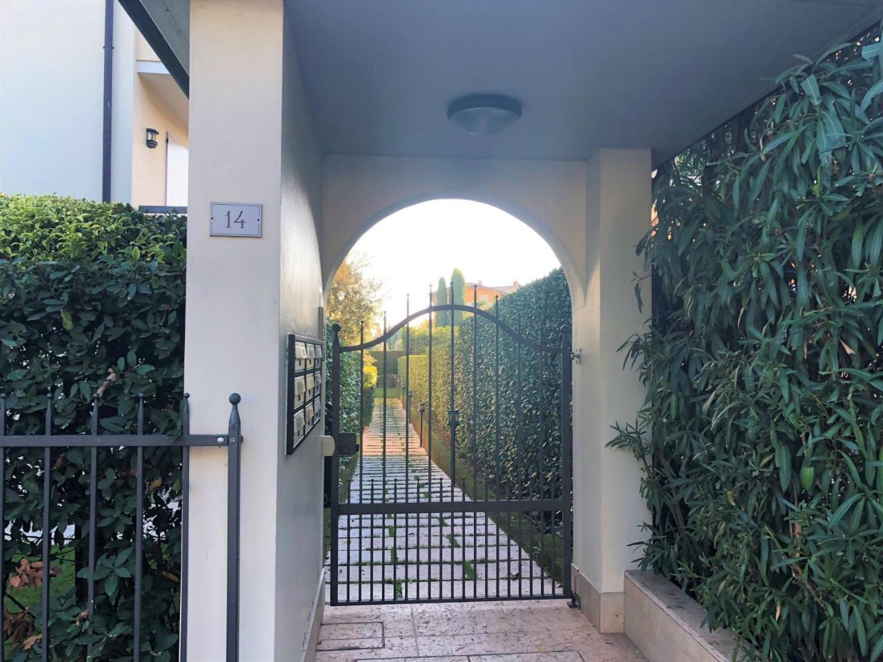 Desenzanoloft Official Partner Marriott Homes & Villas - Bea House, Sirmione With Private Garden And Share Pool Bagian luar foto