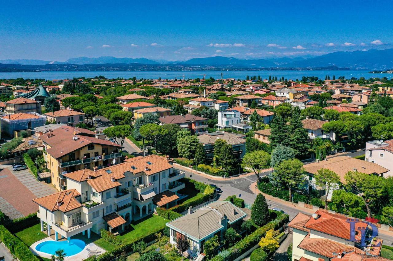 Desenzanoloft Official Partner Marriott Homes & Villas - Bea House, Sirmione With Private Garden And Share Pool Bagian luar foto