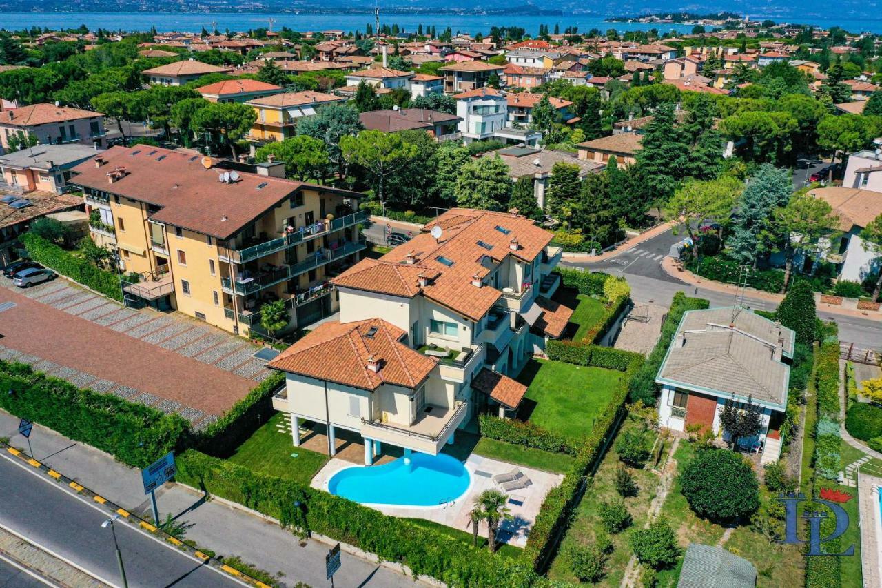 Desenzanoloft Official Partner Marriott Homes & Villas - Bea House, Sirmione With Private Garden And Share Pool Bagian luar foto