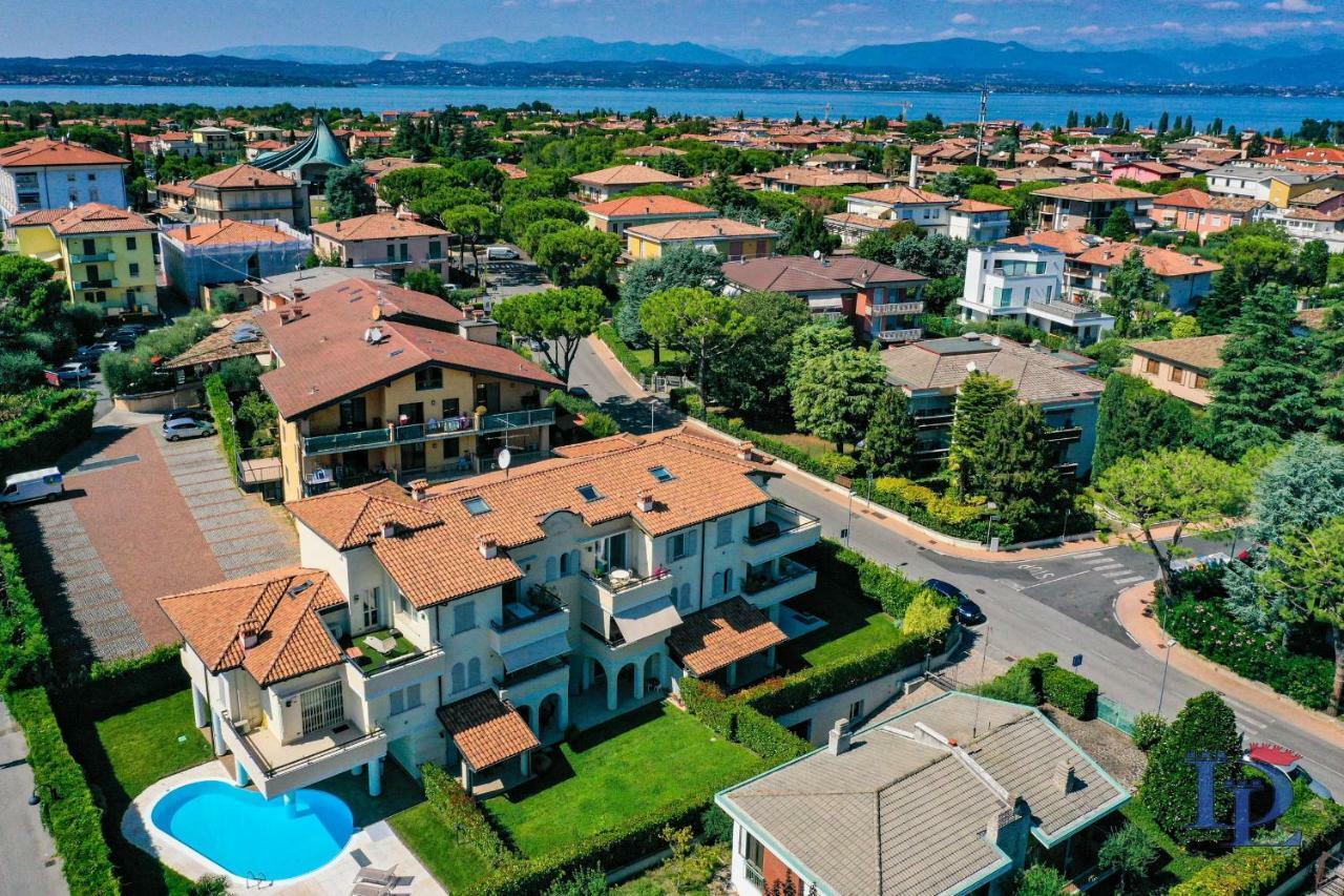Desenzanoloft Official Partner Marriott Homes & Villas - Bea House, Sirmione With Private Garden And Share Pool Bagian luar foto